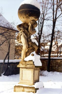 Bild: Skulptur eines Herkules im Schloßgarten von Elstra