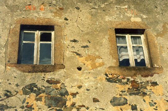 Fenster der alten Pfarre in Schmorkau