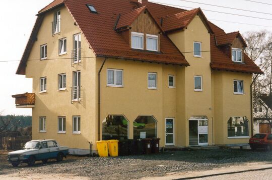 Wohnhaus mit Gewerbeeinheiten in Oßling