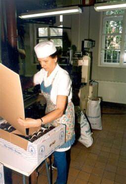 Bild: Beim Verpacken in der Pulsnitzer Lebkuchenfabrik GmbH