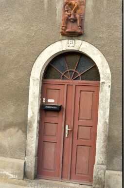 Bild: Eingangstür der Töpferei Frommhold in Königsbrück