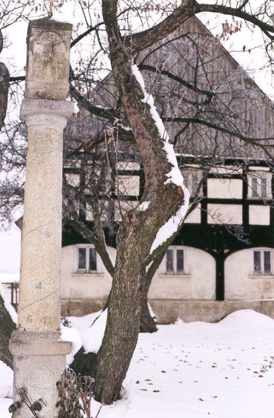 Betsäule in einem Rosenthaler Garten