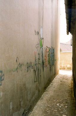 Bild: schmale Gasse in Hoyerswerda