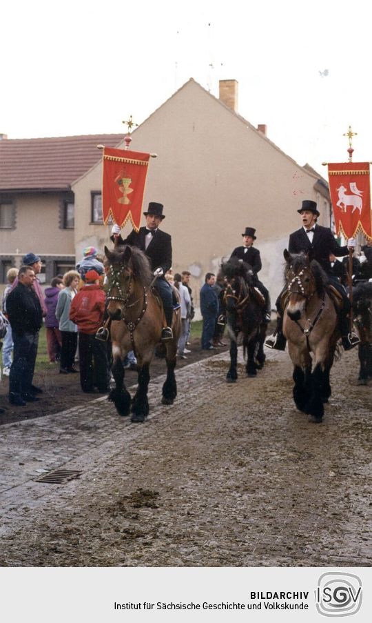 Fahnenträger beim Osterreiten in Wittichenau