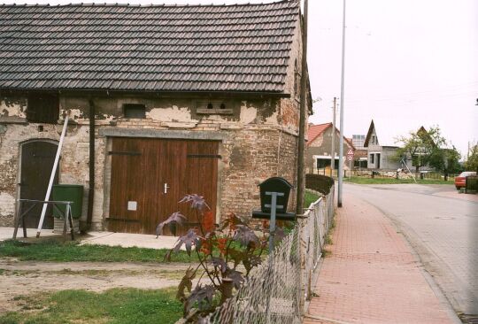 Zur Garage umfunktionierte Scheune in Weißkollm