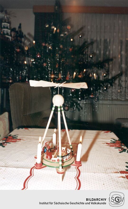 Weihnachtsschmuck in der Arnsdorfer Schillerstraße