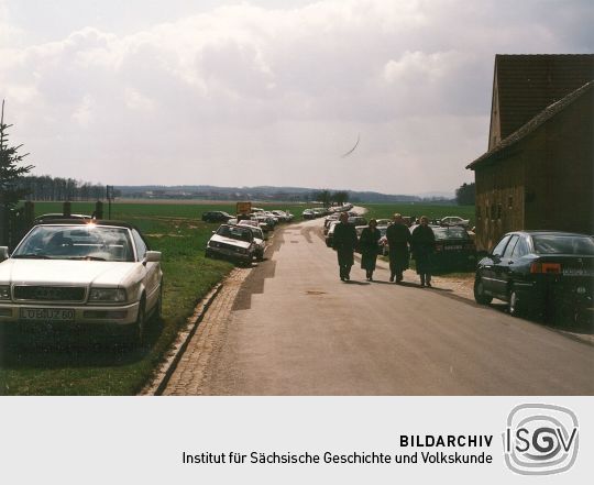 Publikumsverkehr beim Osterreiten in Ralbitz