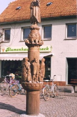 Bild: "Säule des Sorbischen Volkes" in Wittichenau