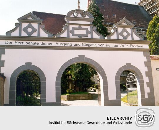 Eingang zum Kamenzer Friedhof