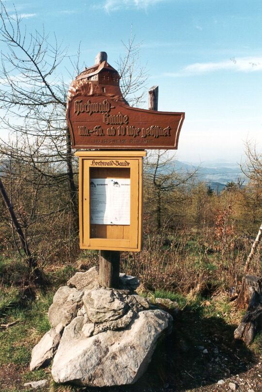 Wegweiser zur Hochwald-Baude (Südkuppe)