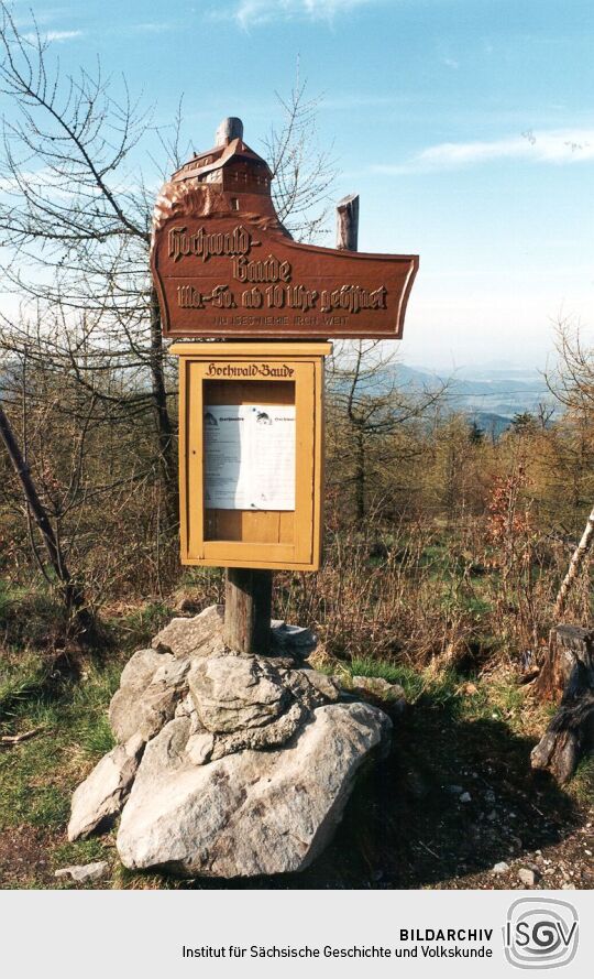 Wegweiser zur Hochwald-Baude (Südkuppe)