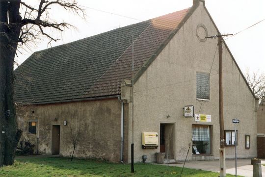 Als Getränkehandel genutzte Scheune an der Hauptstraße von Ponickau