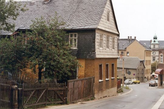 Wohnhaus an der Dürer - Straße  in Treuen