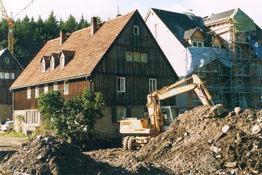 Abriß eines Wohnhauses an der Hauptstraße in Erlabrunn