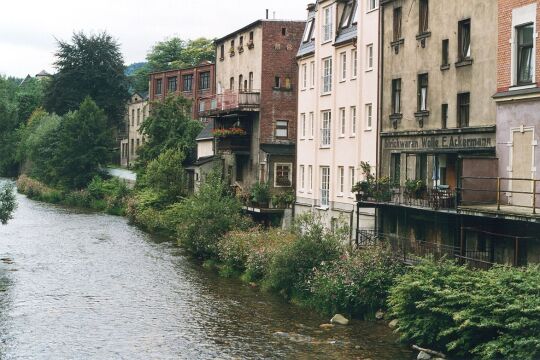 Hinteransicht der Auerhammerstraße in Aue