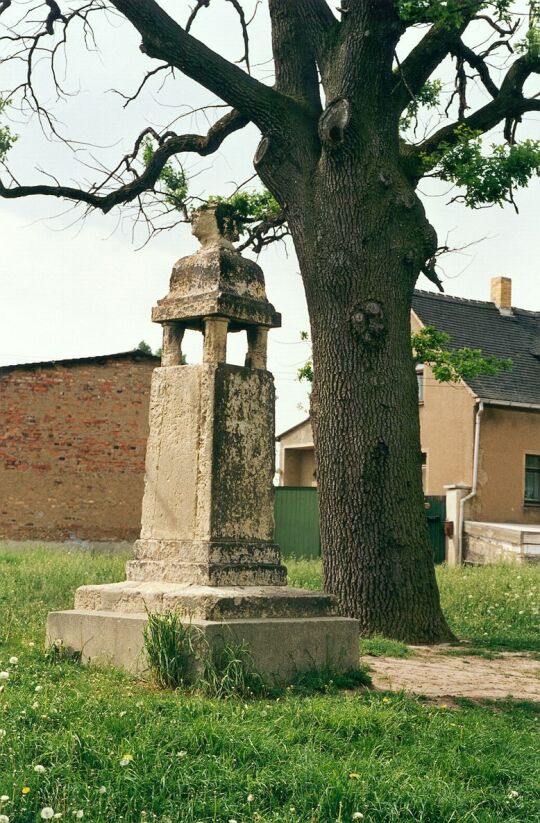 Kriegerdenkmal am Dorfplatz von Kupsal