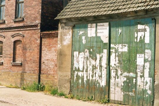 Hofeinfahrt an der Hauptstraße von Krostitz