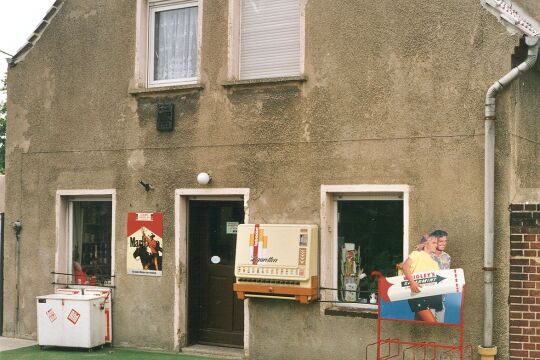 Wohnhaus mit Verkaufstelle an der Hauptstraße in Mörtitz