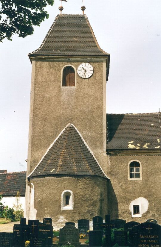 Kirche und Friedhof in Behlitz