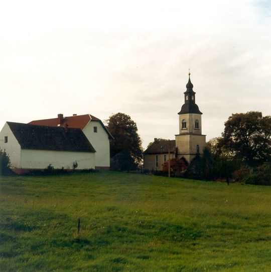 Kirche und Bauernhof in Nauenhain