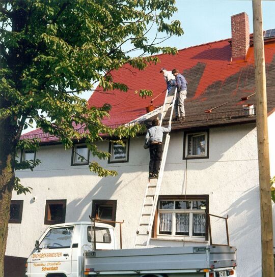 Dachdeckarbeiten an einem Königsfelder Wohnhaus