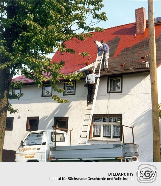 Dachdeckarbeiten an einem Königsfelder Wohnhaus