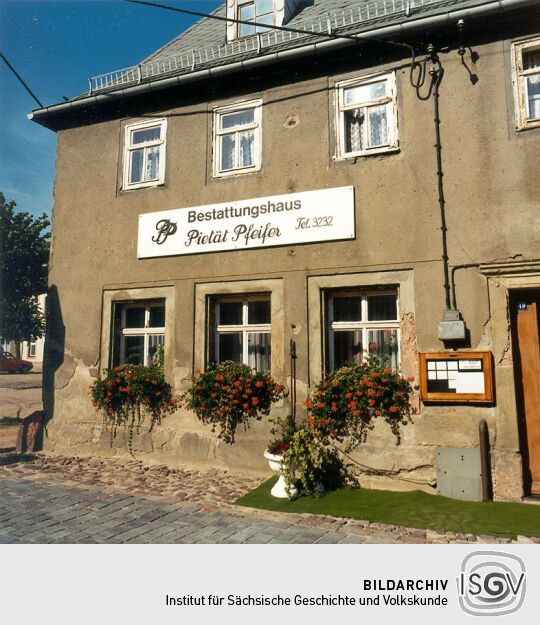 Bestattungsinstitut in einem Rochlitzer Wohnhaus