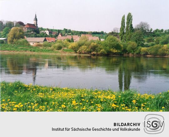 Blick über die Elbe auf Zehren