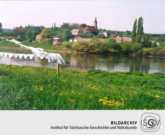 Blick über die Elbe auf Zehren