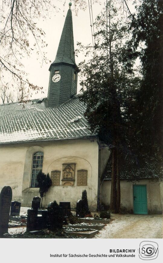 Friedhof und Kirche in Wallroda