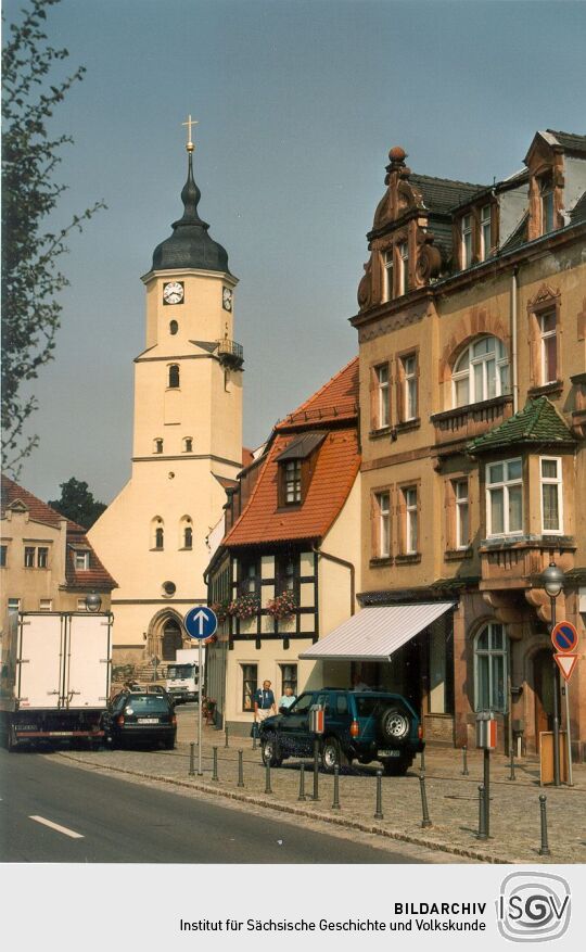 Blick vom Nossener Markt zur Kirche