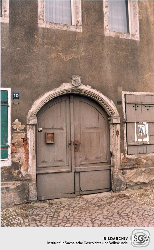 Wohnhaus mit Haustürportal in Meißen Uferstraße 10