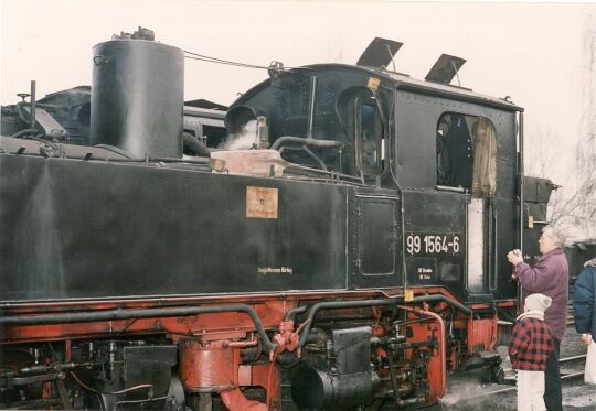 Kleinbahnlokomotive am Radeburger Bahnhof