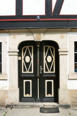 Bild: Haustürportal in Großschönau