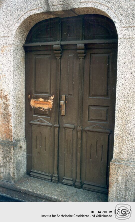 Haustür eines Wohnhauses in Seifhennersdorf