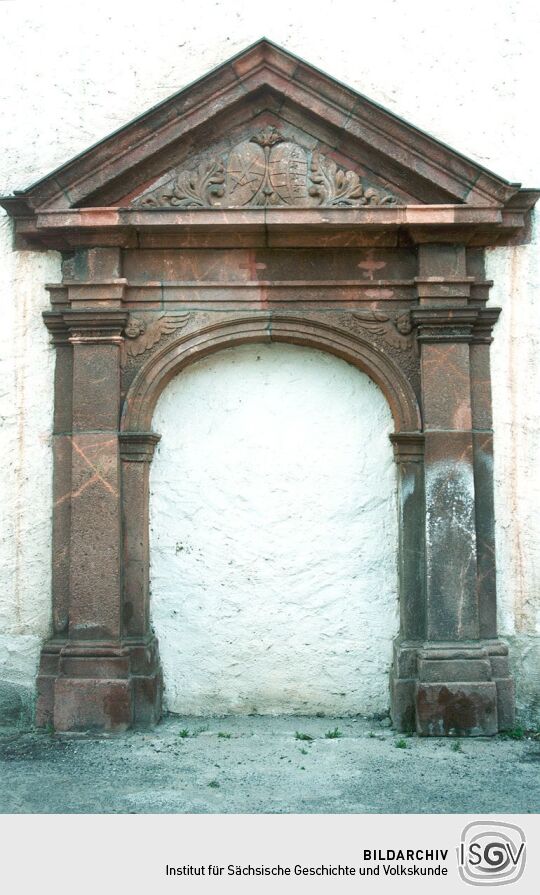Zugesetztes Kirchenportal in Grimma