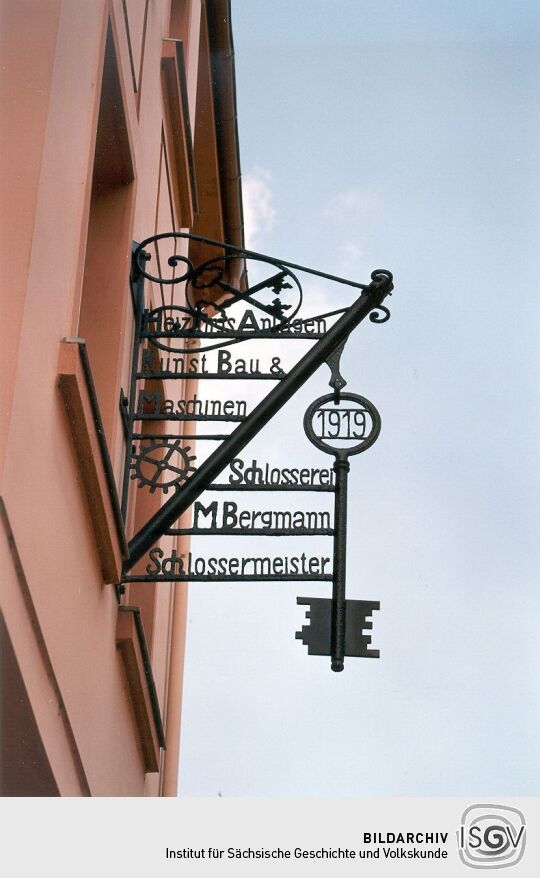 Firmenschild einer Schlosserei in Grimma