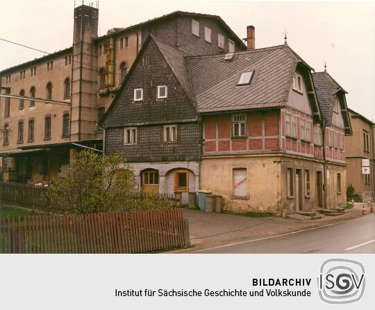 Wohnhaus mit angebautem Fabrikgebäude in Eibau