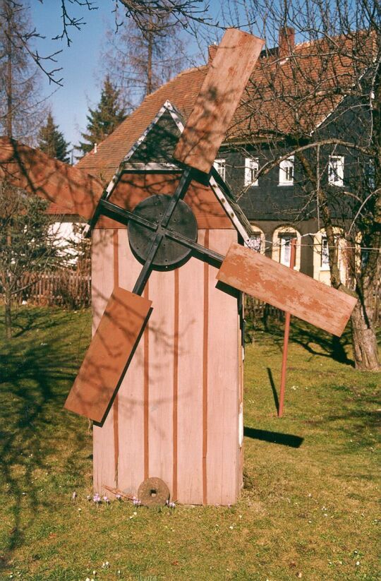 Windmühle in einem Oberoderwitzer Garten