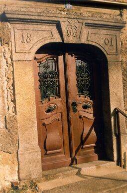 Bild: Eingangstür eines Fachwerkhauses in Ebersbach