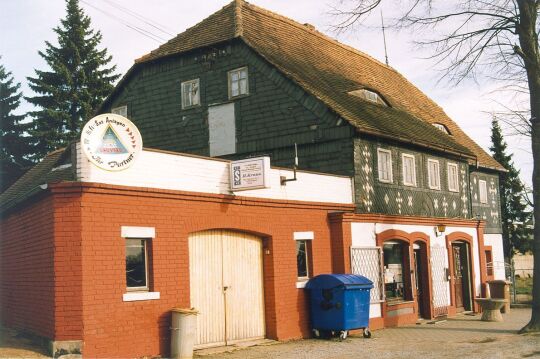 Wohnhaus mit Werkstatt in Walddorf