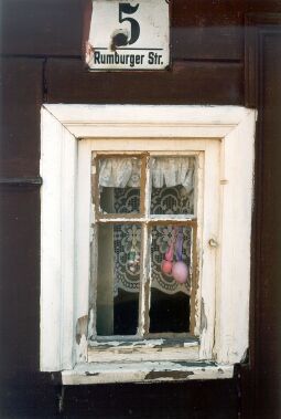 Bild: Österlich geschmücktes Fenster in Seifhennersdorf