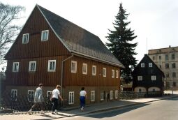 Bild: Holzverkleidetes Wohnhaus in Seifhennersdorf