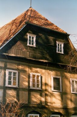 Bild: Teil eines Fachwerkhauses mit Umgebinde in Großschönau