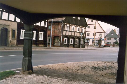 Blick aus einem Laubengang in Hirschfelde