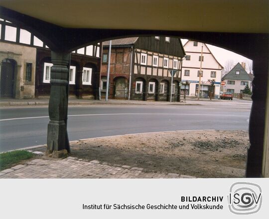 Blick aus einem Laubengang in Hirschfelde