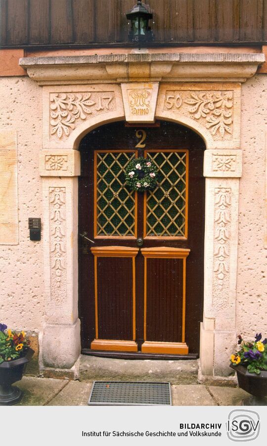 Eingang eines Oybiner Wohnhauses