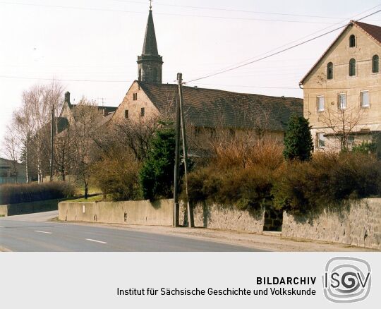 Blick zur Leubaer Kirche