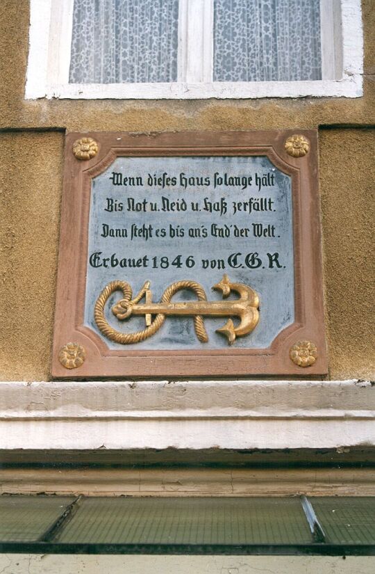 Spruch über dem Hauseingang  an der F.-Wieck-Straße  in Dresden