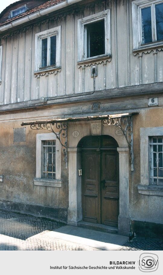 Hauseingang an der Leutersdorfer Straße in Seifhennersdorf